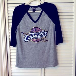 Cleveland Cavaliers V-Neck Raglan Tee Size M